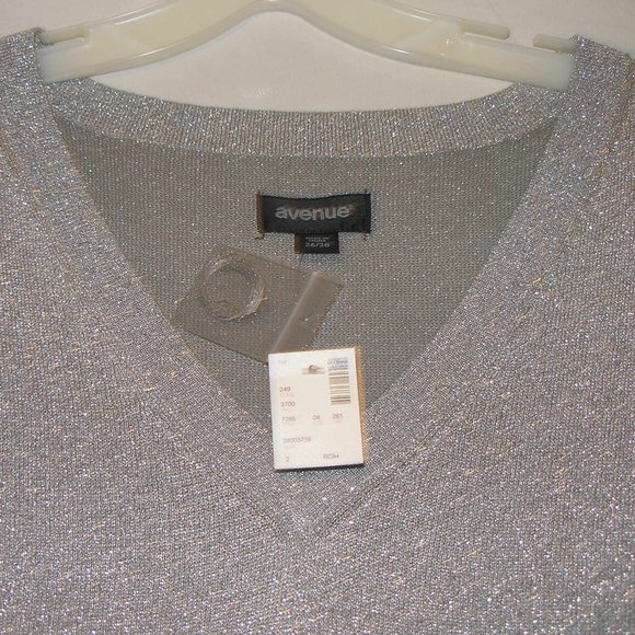 Avenue NWT Women's Plus 26/28 Silver Metallic Long Sleeve Sweater V Neck - Picture 1 of 6